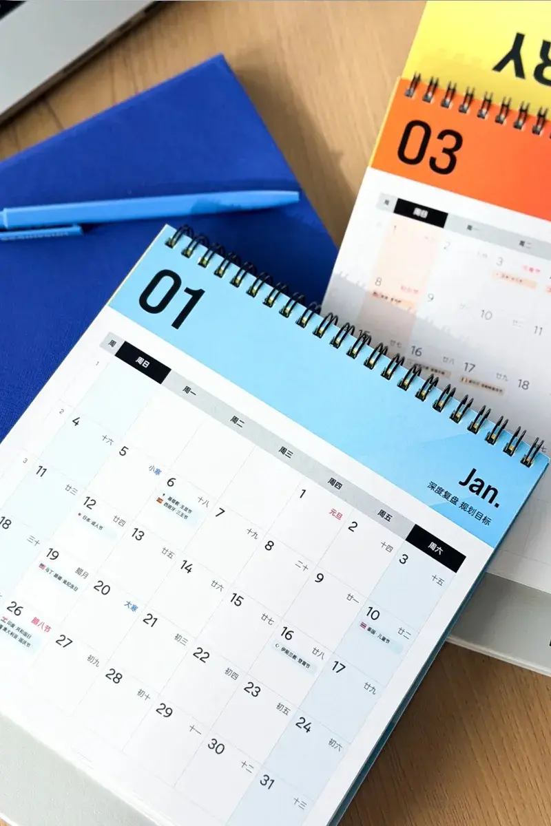 现代极简排版撞色商务台历设计展示