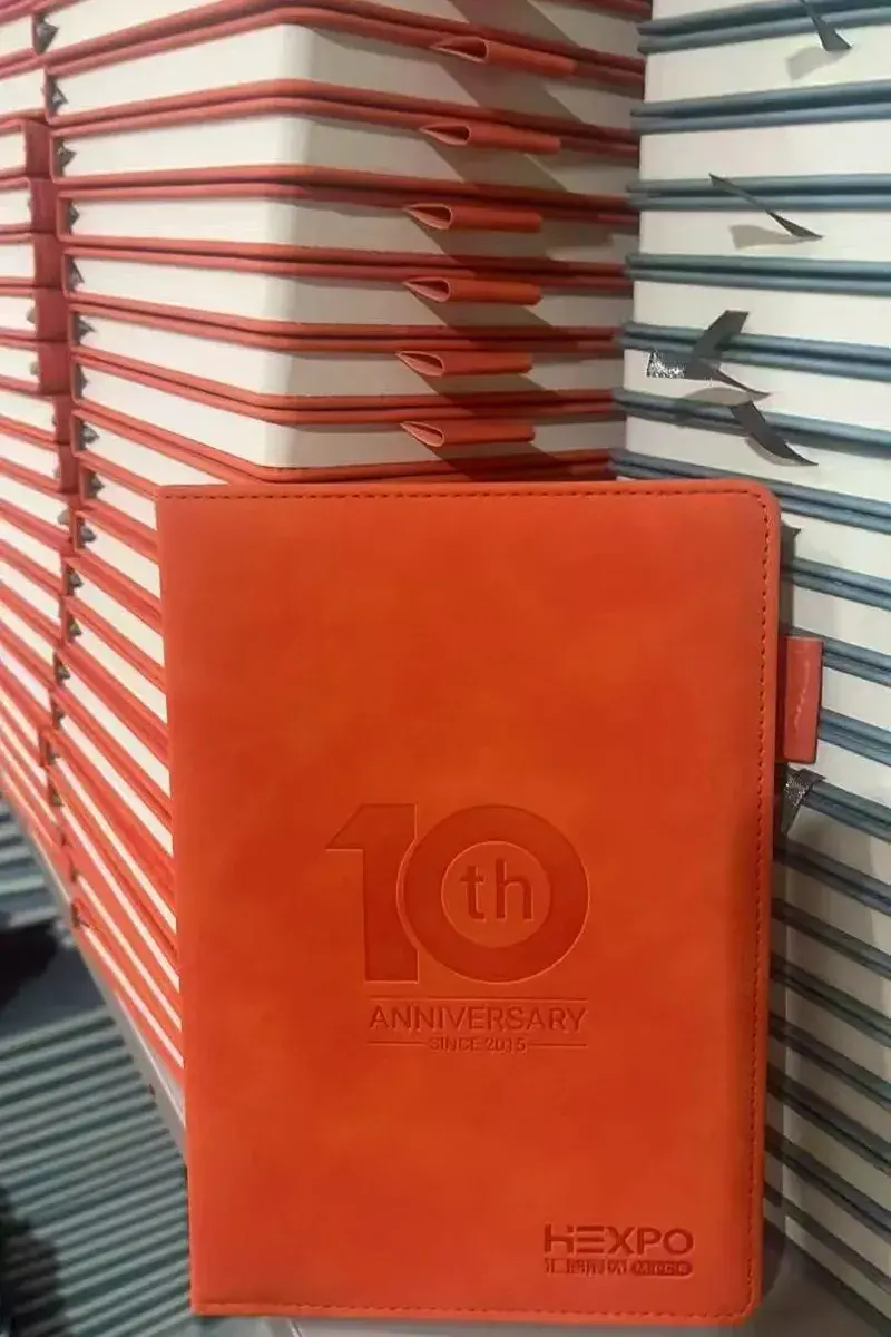 堆叠的定制笔记本